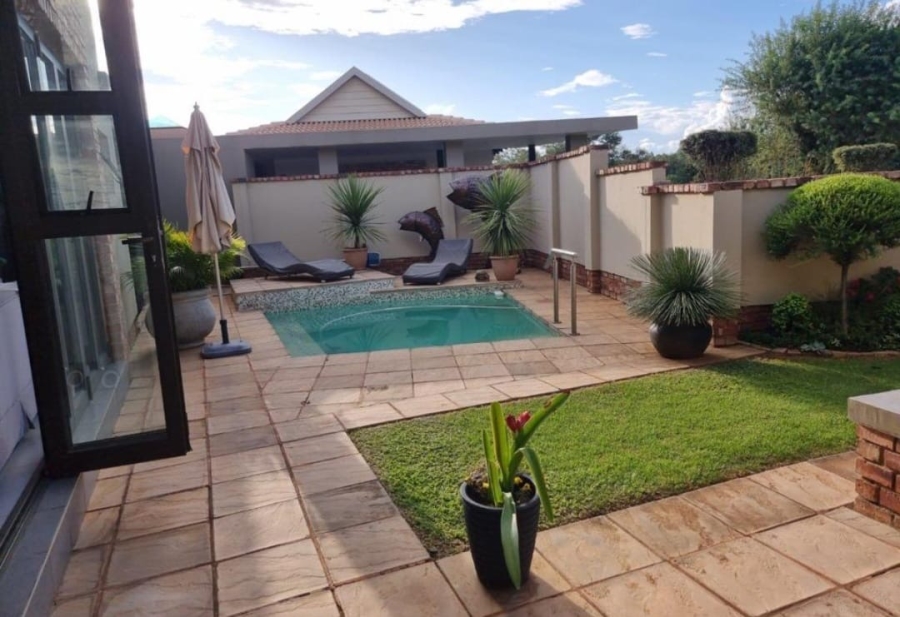 4 Bedroom Property for Sale in Wilkoppies North West